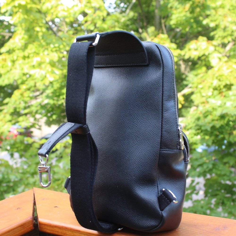 Louis Vuitton Avenue Sling Backpack - Picture 4 of 10